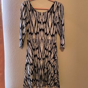 Express Medium Dress with 3/4 sleeves